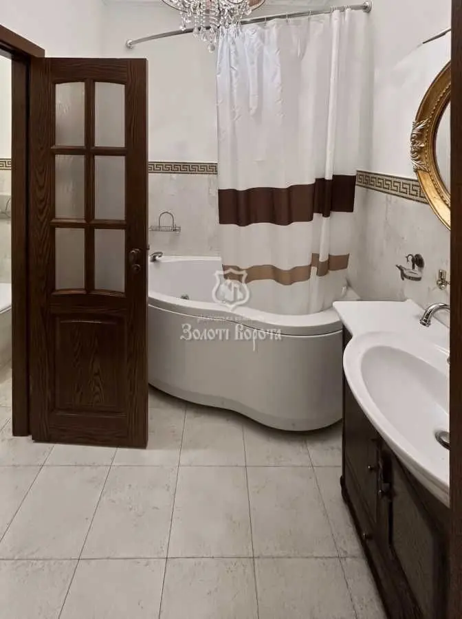 Фото Продаю 3-комнатную квартиру, 136 кв. м, Вышгородская ул. 45/2 Киев, цена: 215000 USD, код 8528