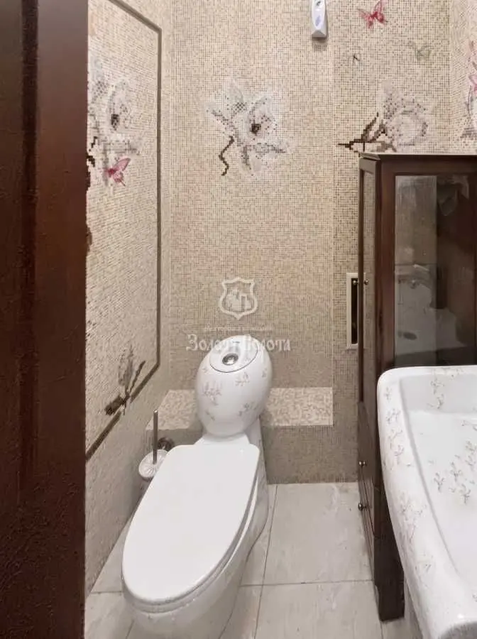 Фото Продаю 3-комнатную квартиру, 136 кв. м, Вышгородская ул. 45/2 Киев, цена: 215000 USD, код 8528