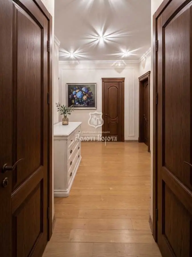 Фото Продаю 3-комнатную квартиру, 136 кв. м, Вышгородская ул. 45/2 Киев, цена: 215000 USD, код 8528