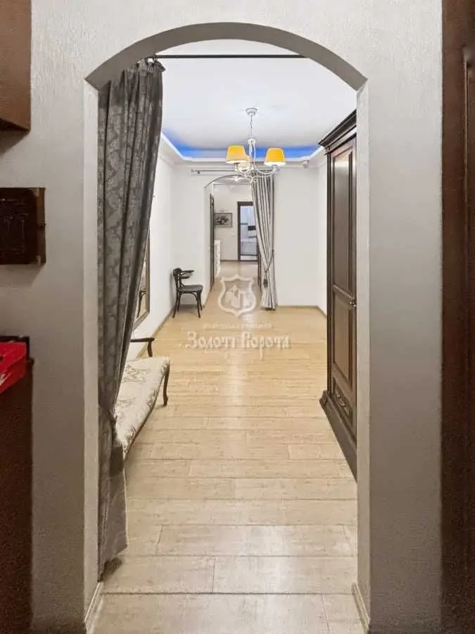 Фото Продаю 3-комнатную квартиру, 136 кв. м, Вышгородская ул. 45/2 Киев, цена: 215000 USD, код 8528