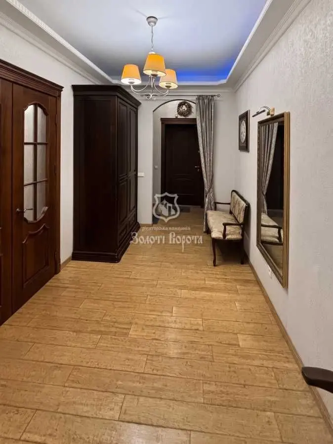 Фото Продаю 3-комнатную квартиру, 136 кв. м, Вышгородская ул. 45/2 Киев, цена: 215000 USD, код 8528