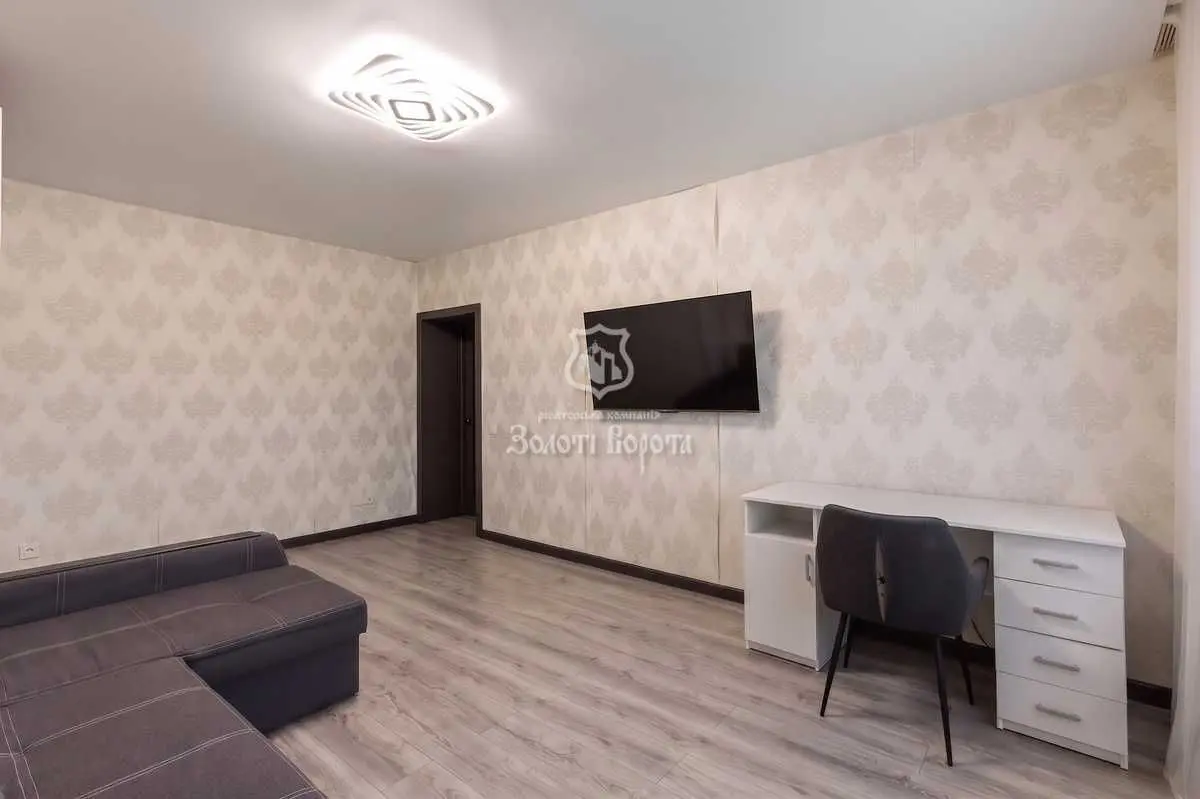 Фото Selling a 2-room apartment, 57 sq.m., Zamiska street  Kriukivshchyna, price: 80000 USD, code 8530