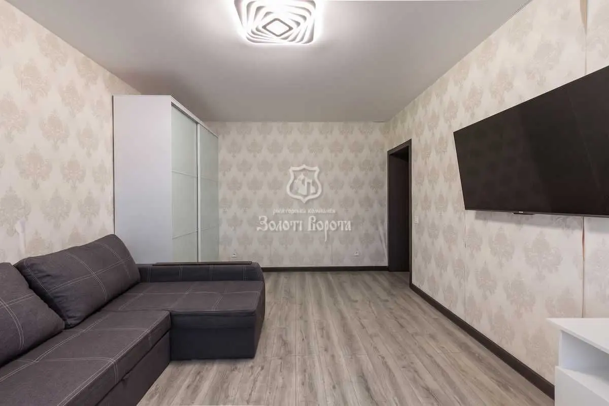 Фото Selling a 2-room apartment, 57 sq.m., Zamiska street  Kriukivshchyna, price: 80000 USD, code 8530