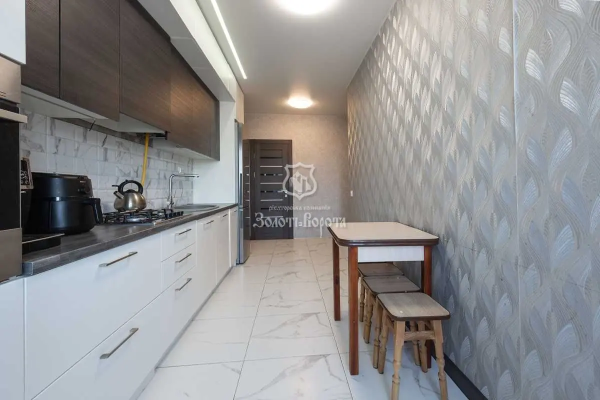 Фото Selling a 2-room apartment, 57 sq.m., Zamiska street  Kriukivshchyna, price: 80000 USD, code 8530