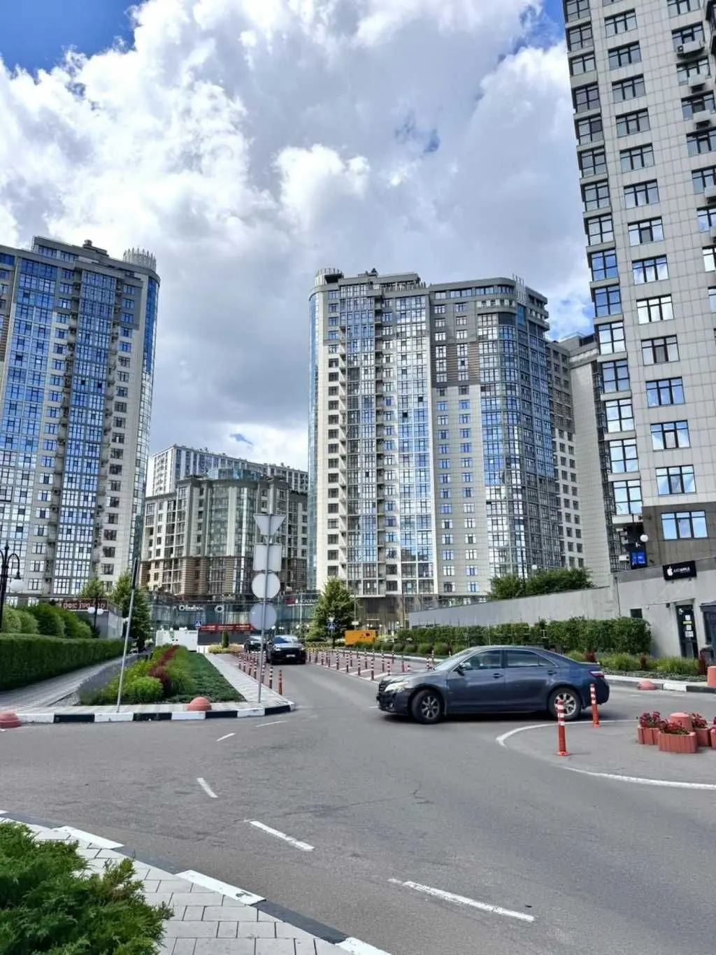 Фото Selling a 2-room apartment, 70.8 sq.m., Andriia Verkhohliada Street (Mykhaila Drahomyrova Street)  Kyiv, price: 207000 USD, code 8535