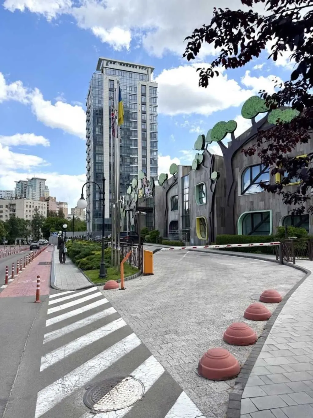 Фото Selling a 2-room apartment, 70.8 sq.m., Andriia Verkhohliada Street (Mykhaila Drahomyrova Street)  Kyiv, price: 207000 USD, code 8535