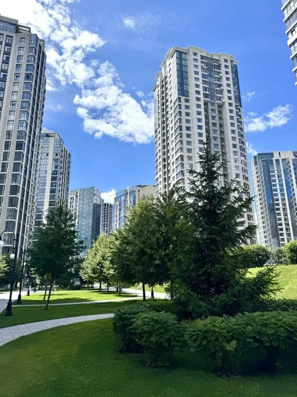 Фото Selling a 2-room apartment, 81 sq.m., Andriia Verkhohliada Street (Mykhaila Drahomyrova Street)  Kyiv, price: 248000 USD, code 8545