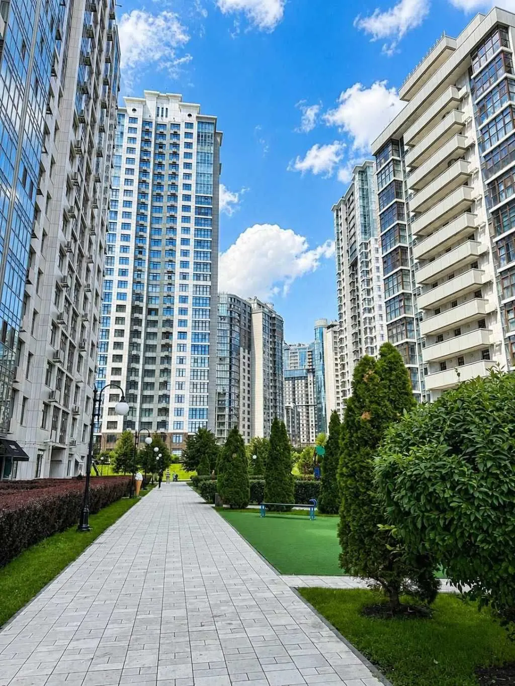 Фото Selling a 2-room apartment, 81 sq.m., Andriia Verkhohliada Street (Mykhaila Drahomyrova Street)  Kyiv, price: 248000 USD, code 8545