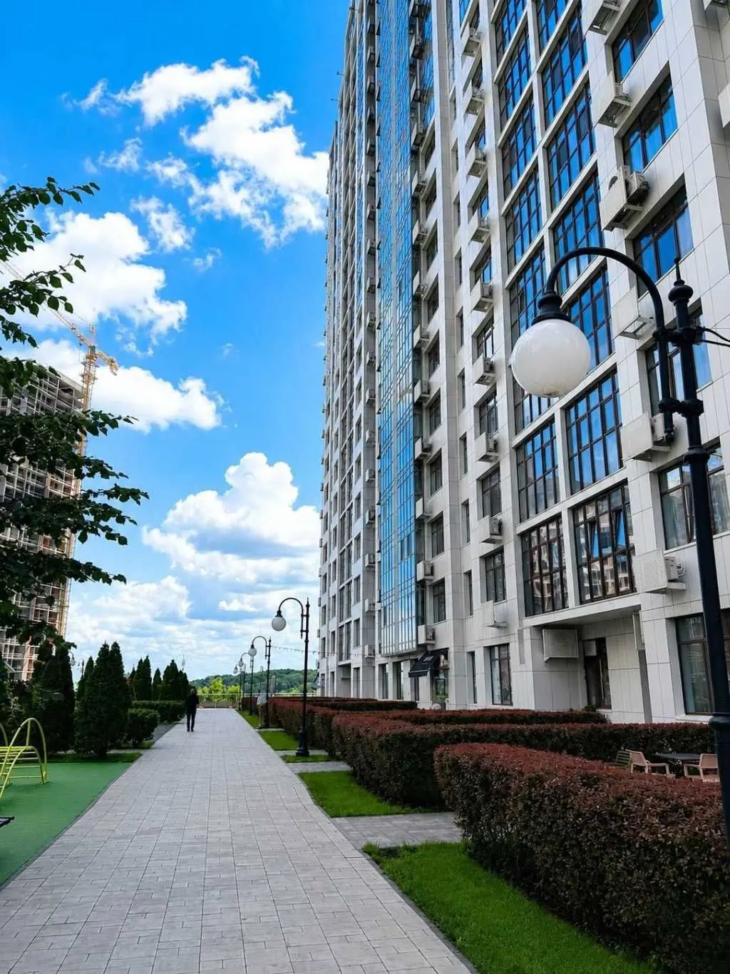 Фото Selling a 2-room apartment, 81 sq.m., Andriia Verkhohliada Street (Mykhaila Drahomyrova Street)  Kyiv, price: 248000 USD, code 8545