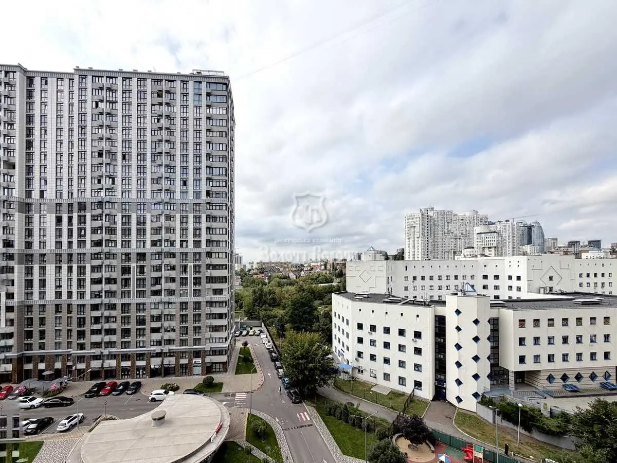 Фото Продаю 1-комнатную квартиру, 39 кв. м, Андрія Верхогляда ул. (Михаила Драгомирова) 14а Киев, цена: 94000 USD, код 8552