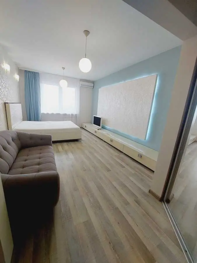 Фото Зняти 1 кімнатну квартиру, Краківська вул.  Київ в довгострокову оренду, ціна: 15500 UAH, код 8554