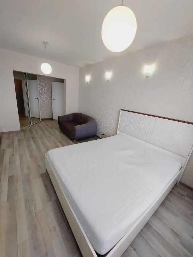 Фото Зняти 1 кімнатну квартиру, Краківська вул.  Київ в довгострокову оренду, ціна: 15500 UAH, код 8554