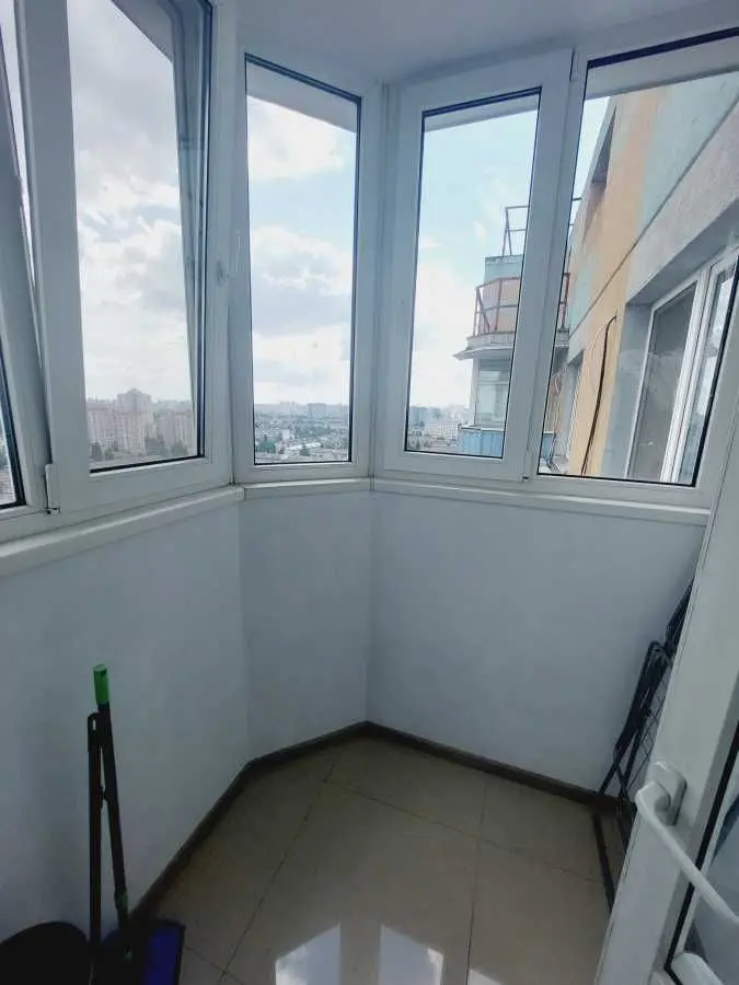 Фото Зняти 1 кімнатну квартиру, Краківська вул.  Київ в довгострокову оренду, ціна: 15500 UAH, код 8554