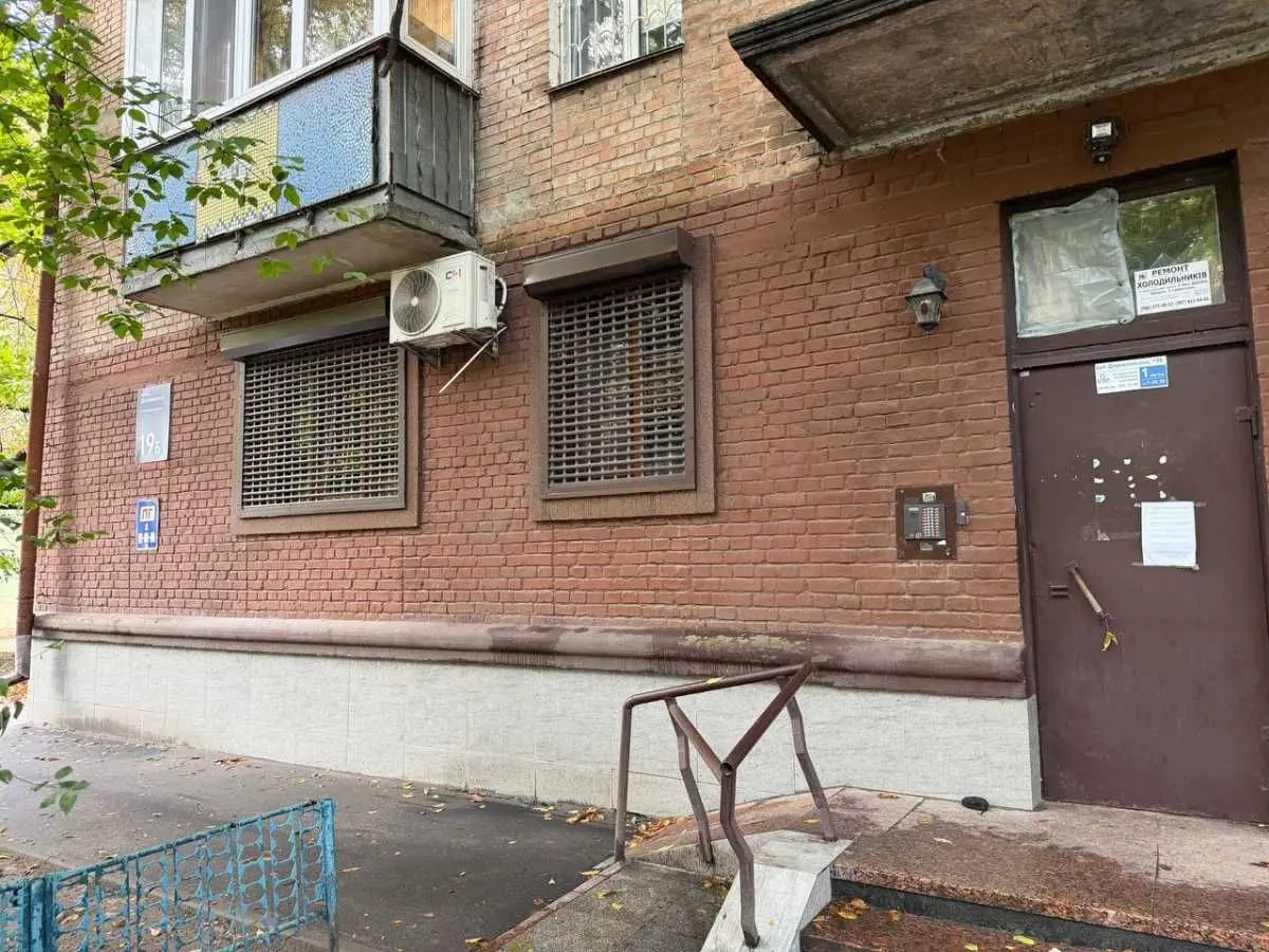 Фото Продаю офис, 45 кв. м, Деревлянская ул. (Якира)  Киев, цена: 70000 USD, код 8579