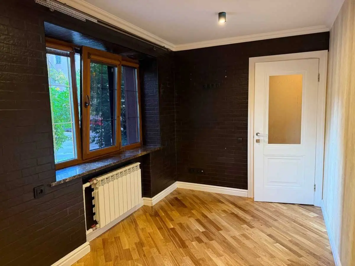 Фото Продаю офис, 45 кв. м, Деревлянская ул. (Якира)  Киев, цена: 70000 USD, код 8579