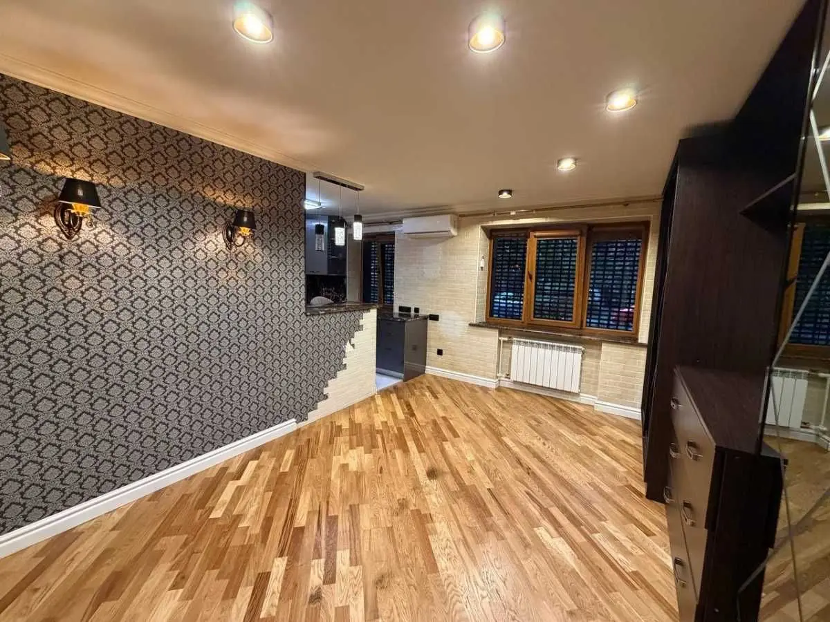 Фото Продаю офис, 45 кв. м, Деревлянская ул. (Якира)  Киев, цена: 70000 USD, код 8579