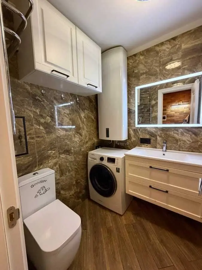 Фото Продаю офис, 45 кв. м, Деревлянская ул. (Якира)  Киев, цена: 70000 USD, код 8579