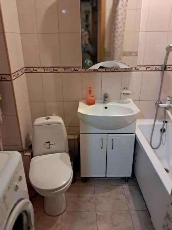 Фото Зняти 1 кімнатну квартиру, Райдужна вул. 13в Київ в довгострокову оренду, ціна: 8800 UAH, код 8581