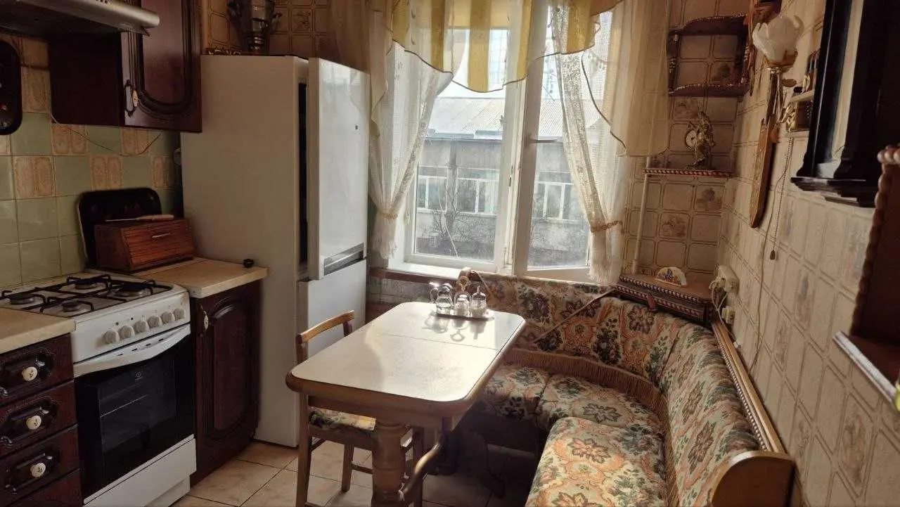 Фото Зняти 1 кімнатну квартиру, Райдужна вул. 13в Київ в довгострокову оренду, ціна: 8800 UAH, код 8581