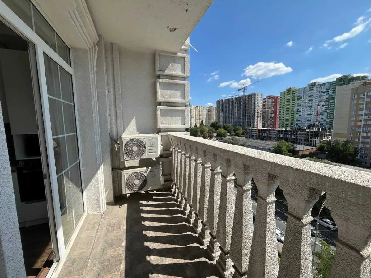 Фото Selling a 1-room apartment, 68 sq.m., Mykhaila Maksymovycha Street (Onufriia Trutenka Street) 28 Kyiv, price: 116500 USD, code 8585