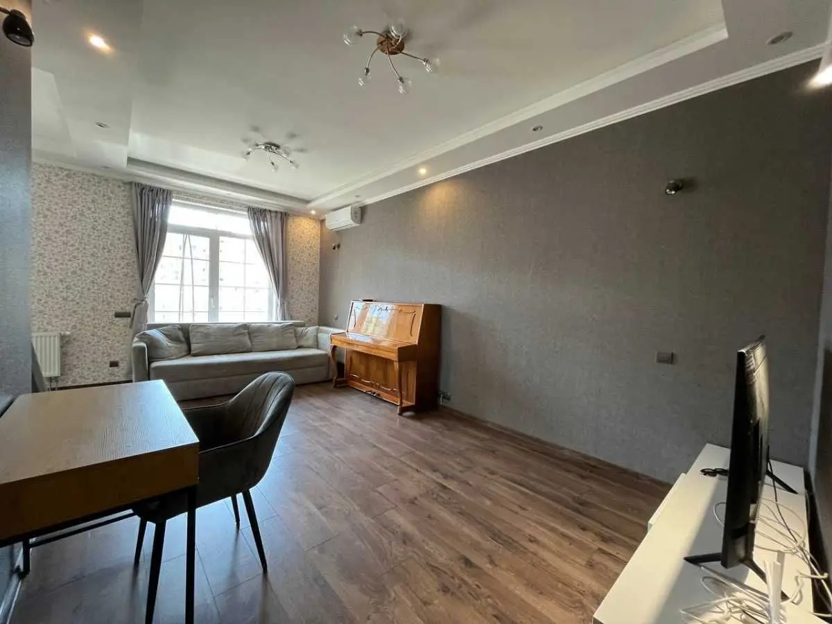 Фото Selling a 1-room apartment, 68 sq.m., Mykhaila Maksymovycha Street (Onufriia Trutenka Street) 28 Kyiv, price: 116500 USD, code 8585