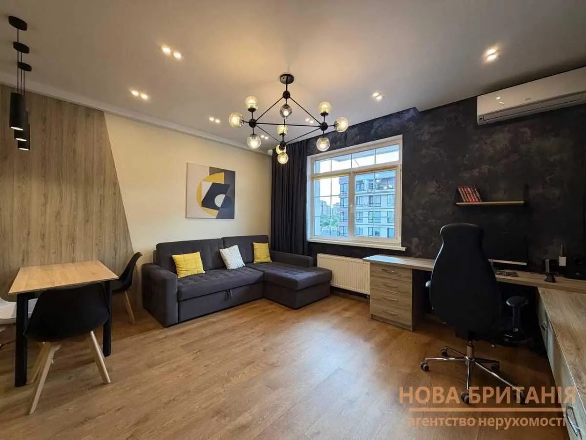 Фото Selling a 1-room apartment, 43.4 sq.m., Mykhaila Maksymovycha Street (Onufriia Trutenka Street)  Kyiv, price: 115000 USD, code 8586