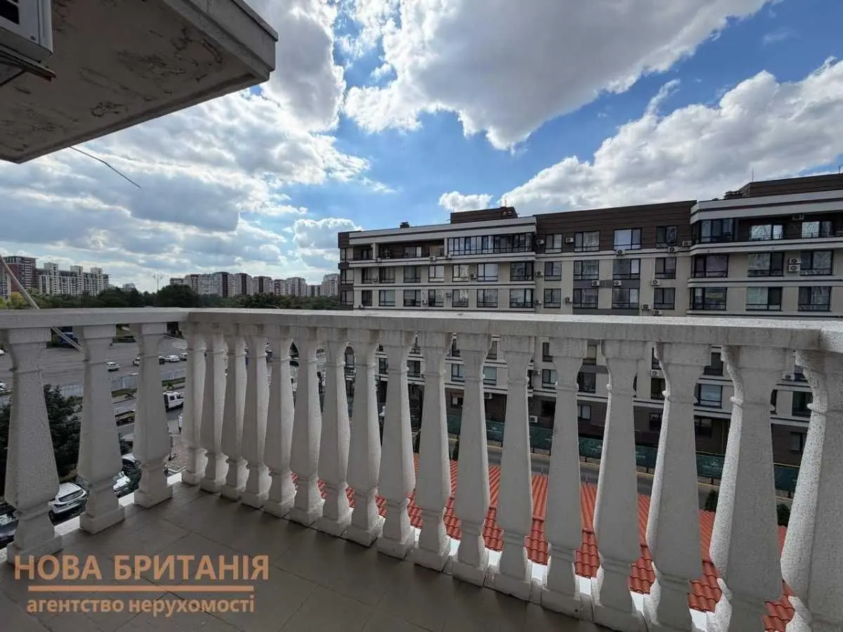 Фото Selling a 1-room apartment, 43.4 sq.m., Mykhaila Maksymovycha Street (Onufriia Trutenka Street)  Kyiv, price: 115000 USD, code 8586