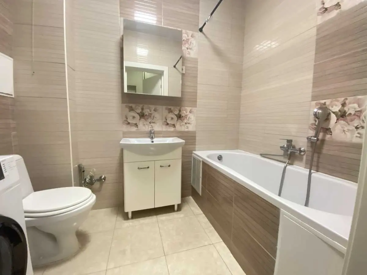 Фото Selling a 1-room apartment, 38 sq.m., Kyivska Street 73 Irpin, price: 60000 USD, code 8605