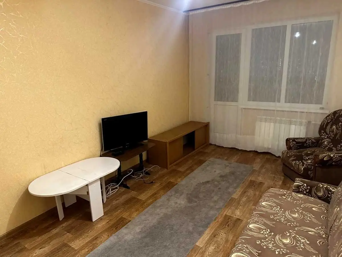 Фото Зняти 1 кімнатну квартиру, Квітневий пров. 4 Київ в довгострокову оренду, ціна: 10000 UAH, код 8606