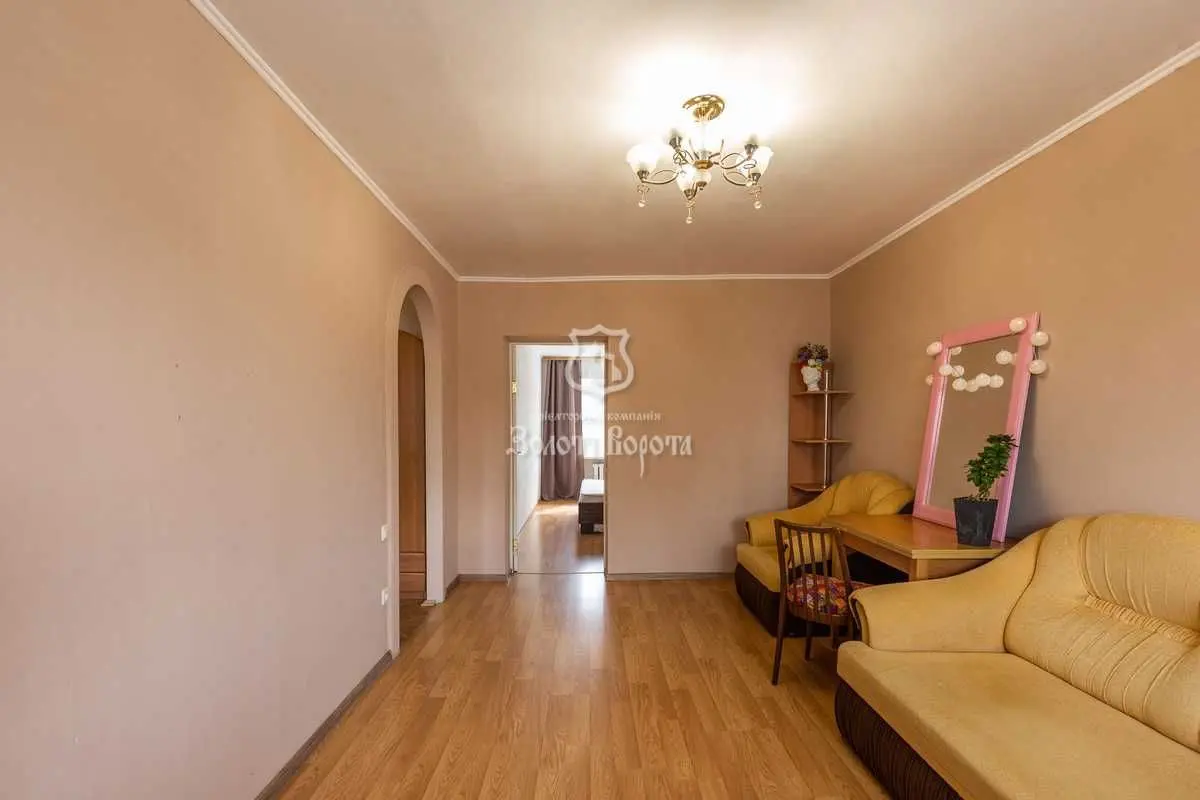 Фото Продаю 2 кімнатну квартиру, 43 кв. м, Кловський узвіз 12а Київ, ціна: 75000 USD, код 8620