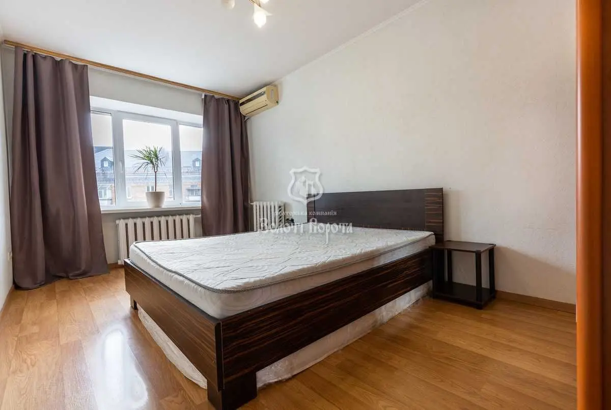 Фото Продаю 2 кімнатну квартиру, 43 кв. м, Кловський узвіз 12а Київ, ціна: 75000 USD, код 8620
