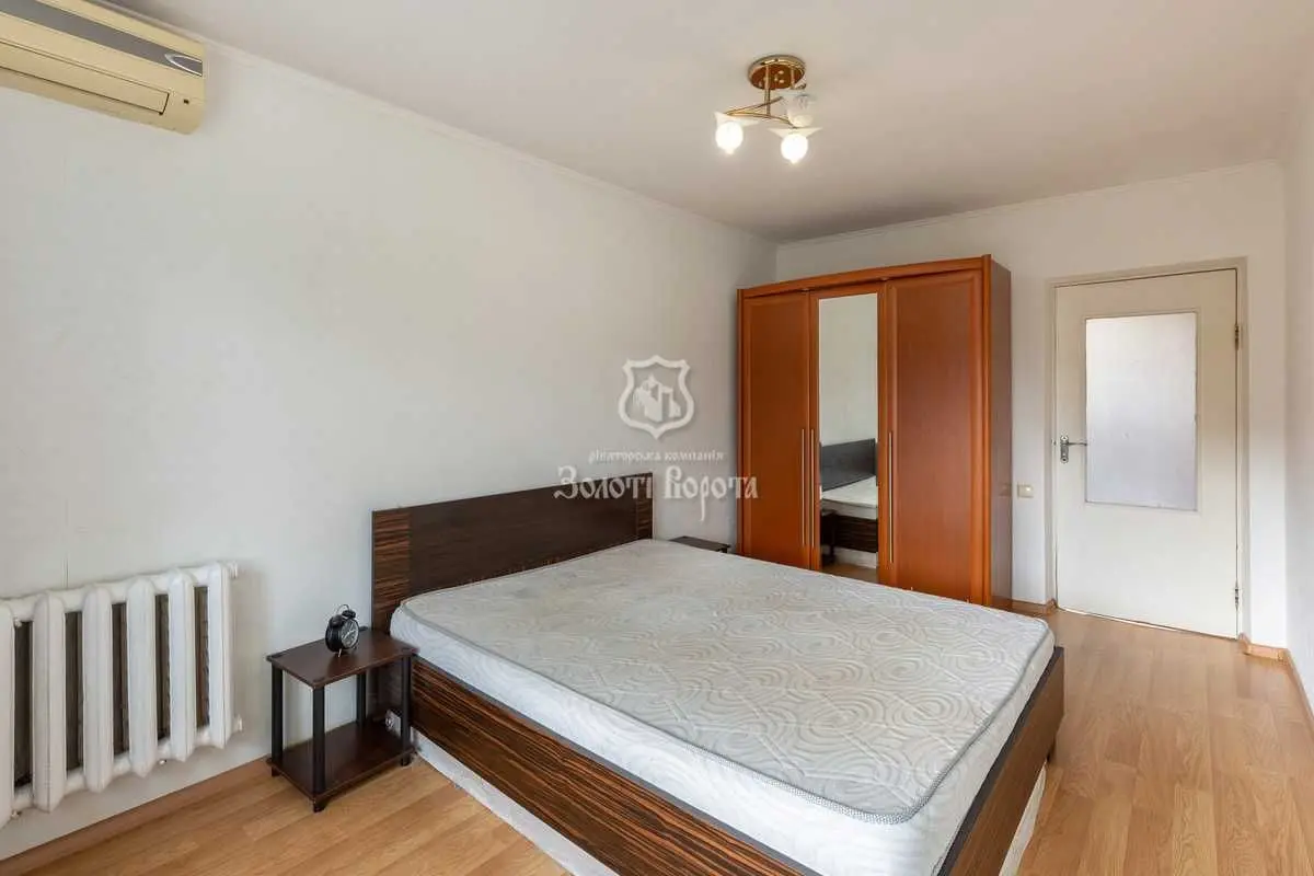 Фото Продаю 2 кімнатну квартиру, 43 кв. м, Кловський узвіз 12а Київ, ціна: 75000 USD, код 8620