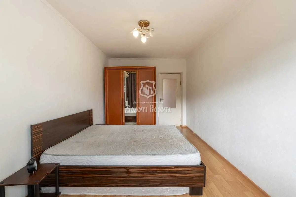 Фото Продаю 2 кімнатну квартиру, 43 кв. м, Кловський узвіз 12а Київ, ціна: 75000 USD, код 8620