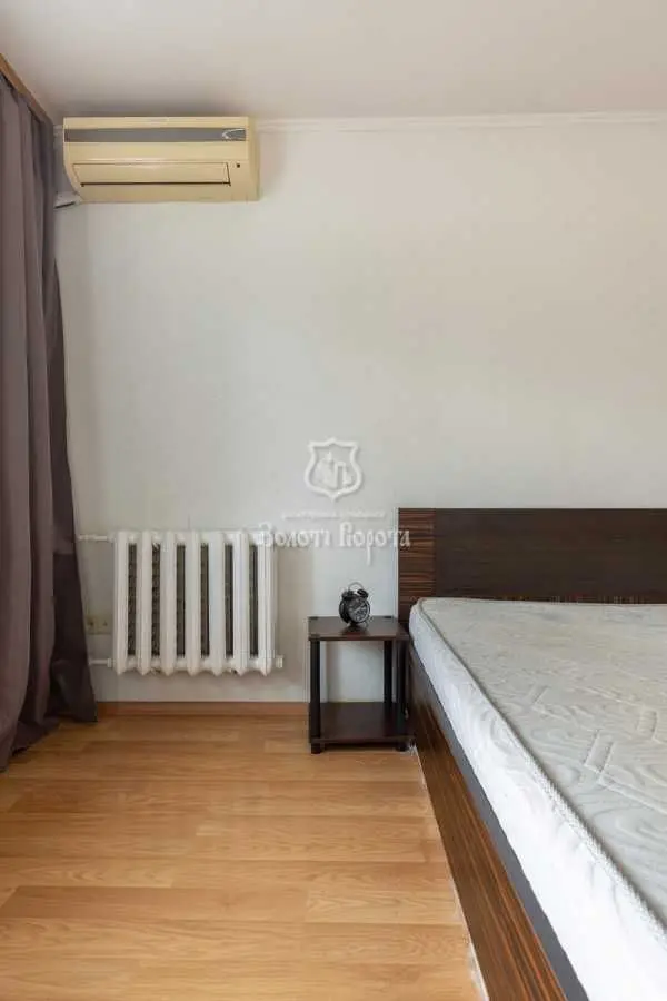 Фото Продаю 2 кімнатну квартиру, 43 кв. м, Кловський узвіз 12а Київ, ціна: 75000 USD, код 8620