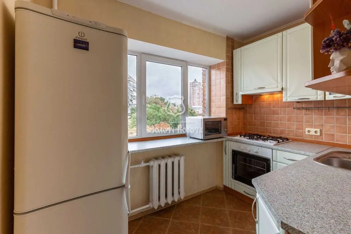 Фото Продаю 2 кімнатну квартиру, 43 кв. м, Кловський узвіз 12а Київ, ціна: 75000 USD, код 8620
