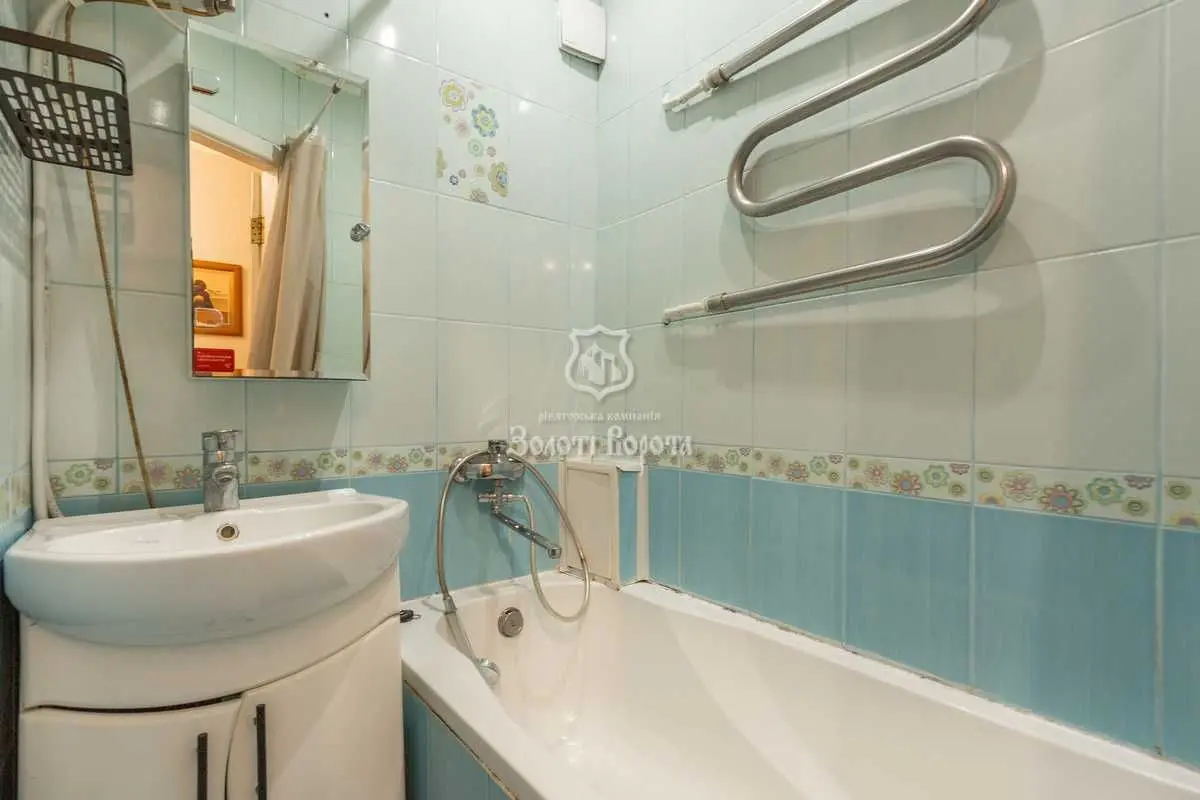 Фото Продаю 2 кімнатну квартиру, 43 кв. м, Кловський узвіз 12а Київ, ціна: 75000 USD, код 8620