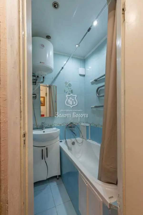 Фото Продаю 2 кімнатну квартиру, 43 кв. м, Кловський узвіз 12а Київ, ціна: 75000 USD, код 8620