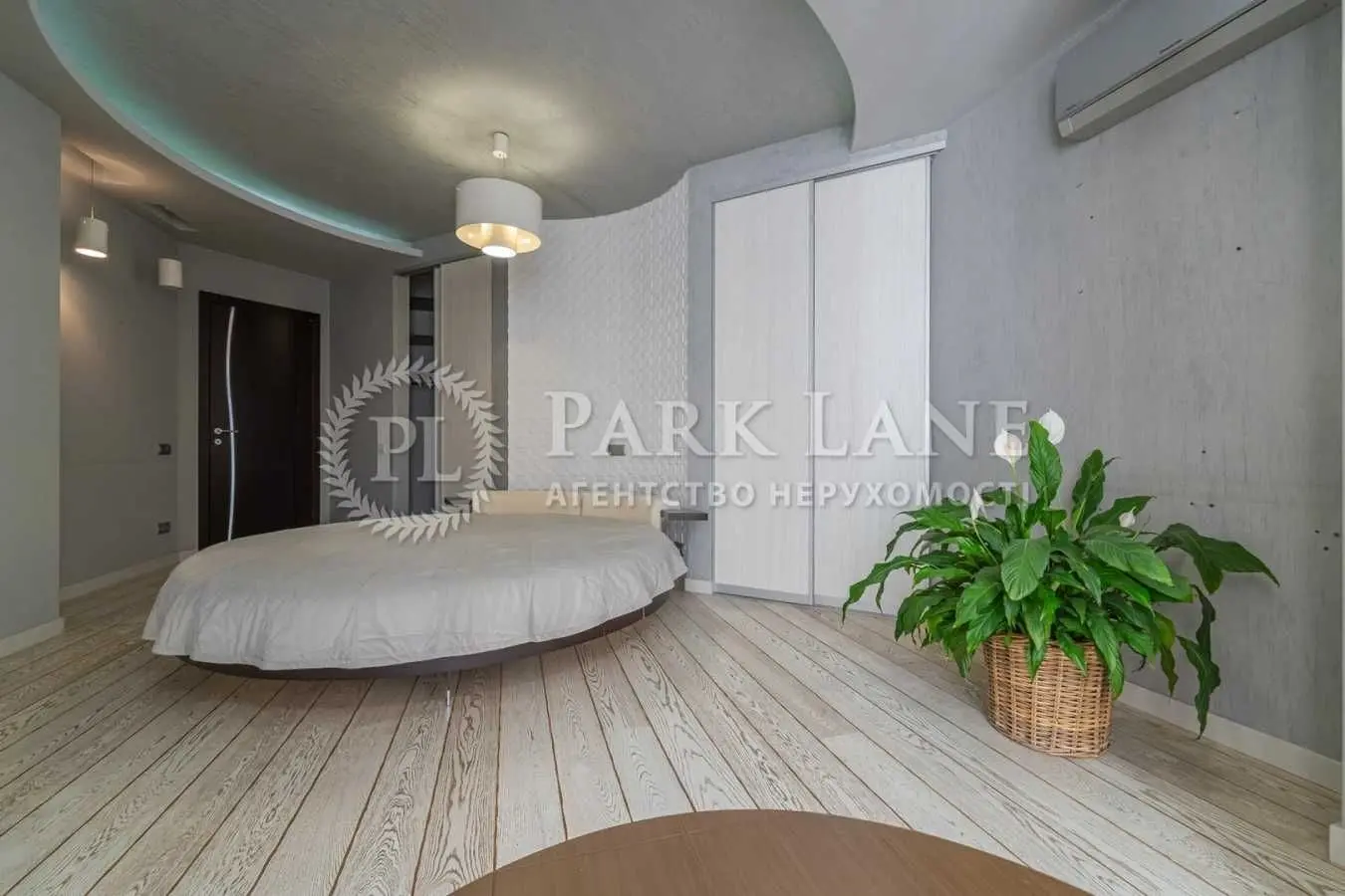 Фото Продаю 3 кімнатну квартиру, 128.2 кв. м, Миколи Міхновського бульв. (Дружби Народів) 14е Київ, ціна: 199000 USD, код 8621
