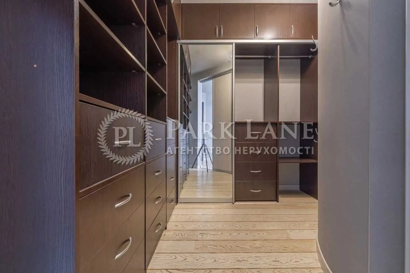 Фото Продаю 3 кімнатну квартиру, 128.2 кв. м, Миколи Міхновського бульв. (Дружби Народів) 14е Київ, ціна: 199000 USD, код 8621