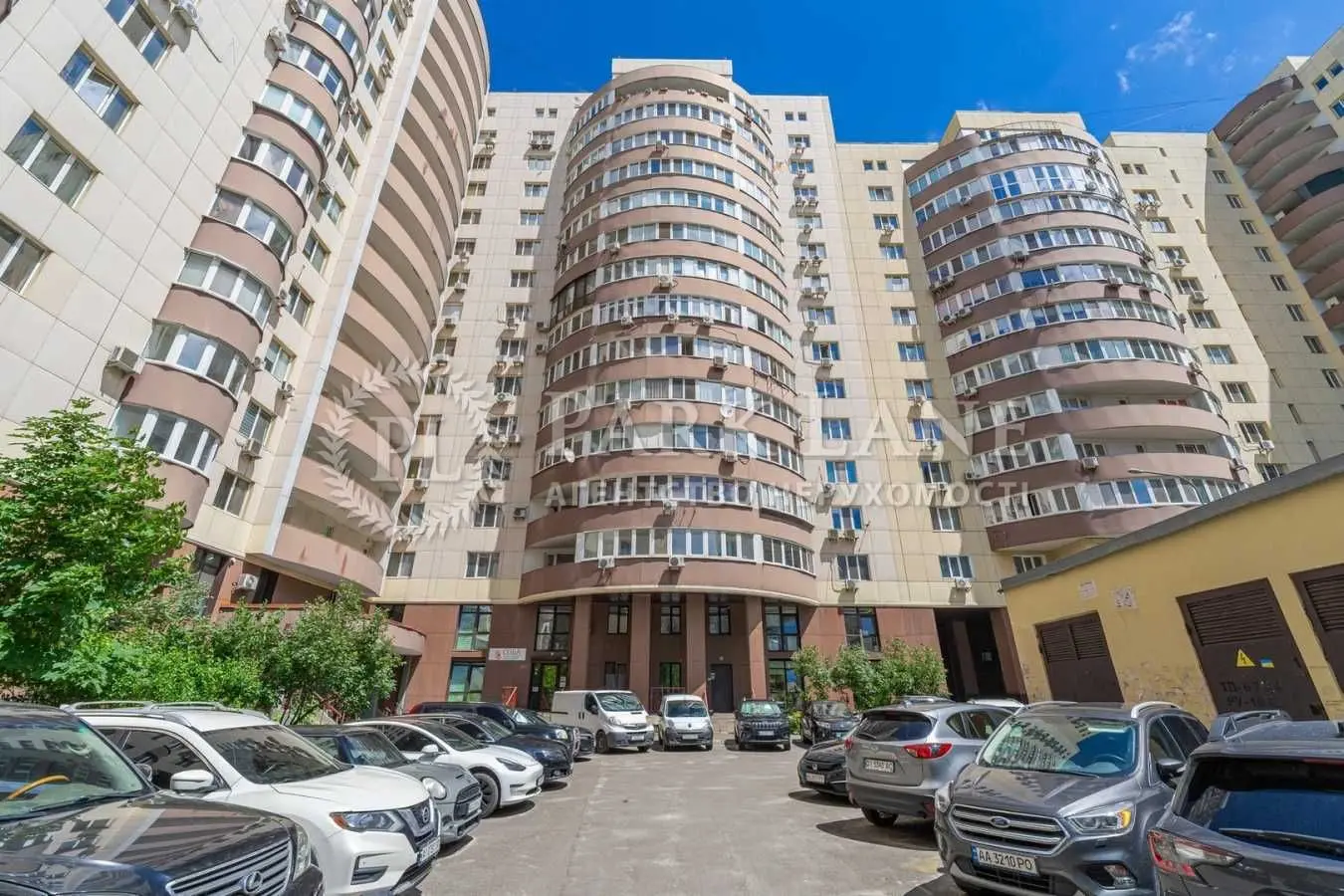 Фото Продаю 3 кімнатну квартиру, 128.2 кв. м, Миколи Міхновського бульв. (Дружби Народів) 14е Київ, ціна: 199000 USD, код 8621