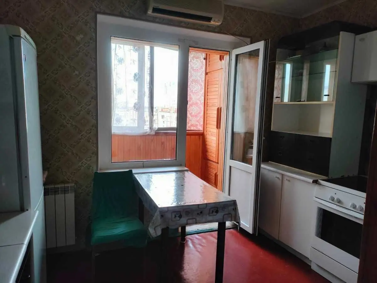 Фото Зняти 2 кімнатну квартиру, Лариси Руденко вул. 13 Київ в довгострокову оренду, ціна: 9900 UAH, код 8644