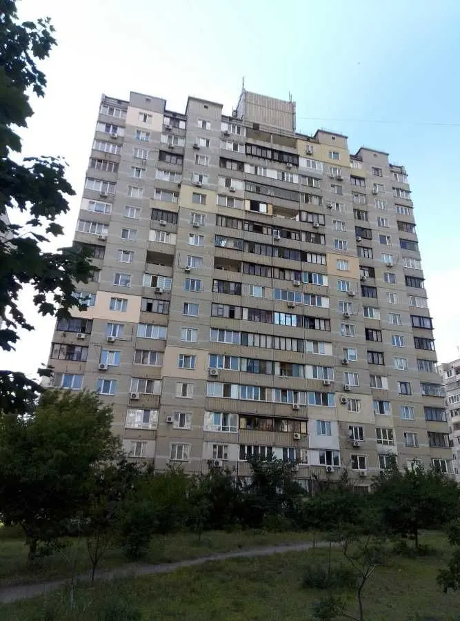 Фото Зняти 2 кімнатну квартиру, Лариси Руденко вул. 13 Київ в довгострокову оренду, ціна: 9900 UAH, код 8644