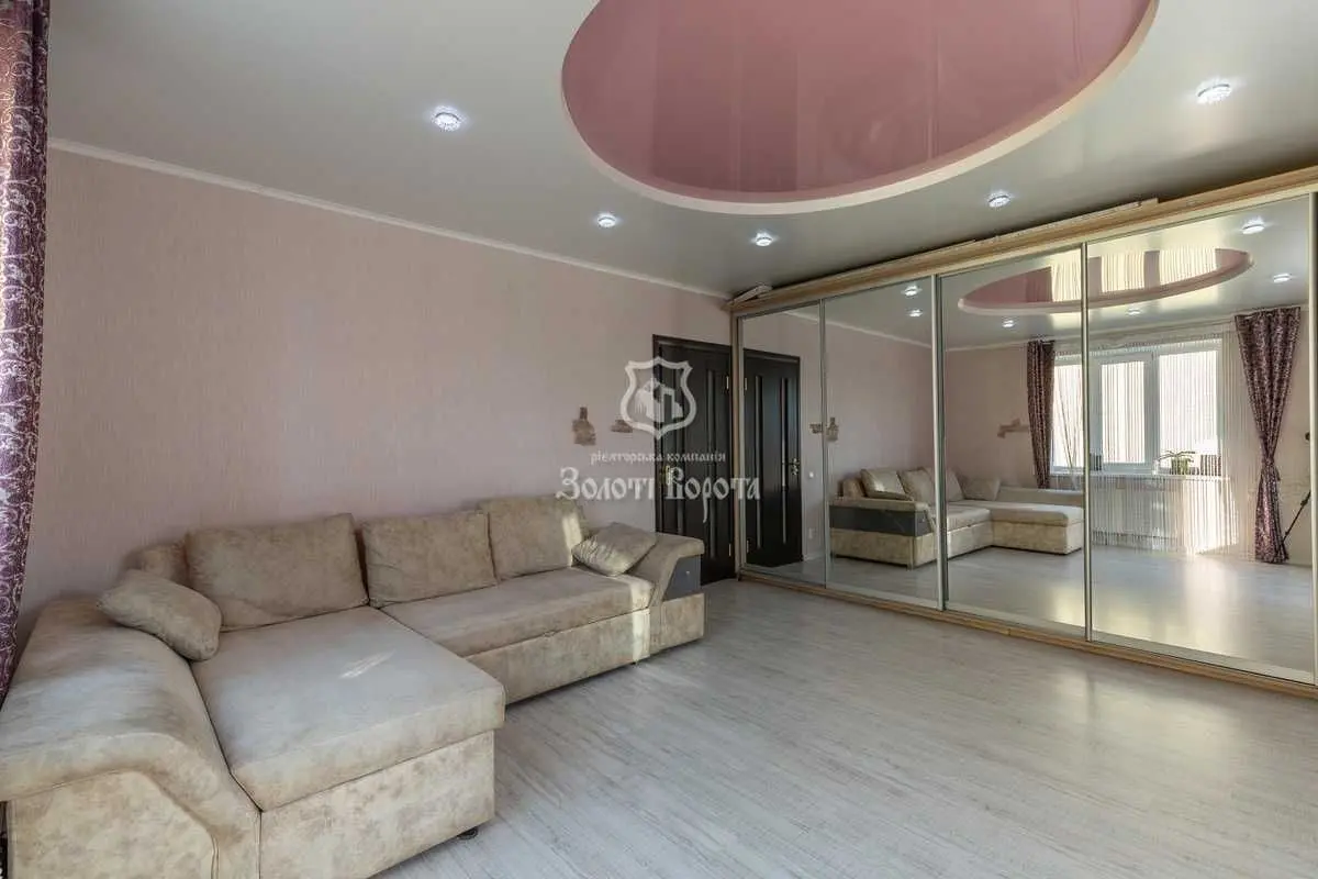 Фото Selling a 2-room apartment, 63 sq.m., Miru Street  Sofiivska Borschahivka, price: 87000 USD, code 8683
