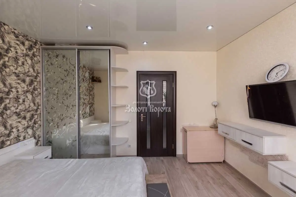 Фото Selling a 2-room apartment, 63 sq.m., Miru Street  Sofiivska Borschahivka, price: 87000 USD, code 8683