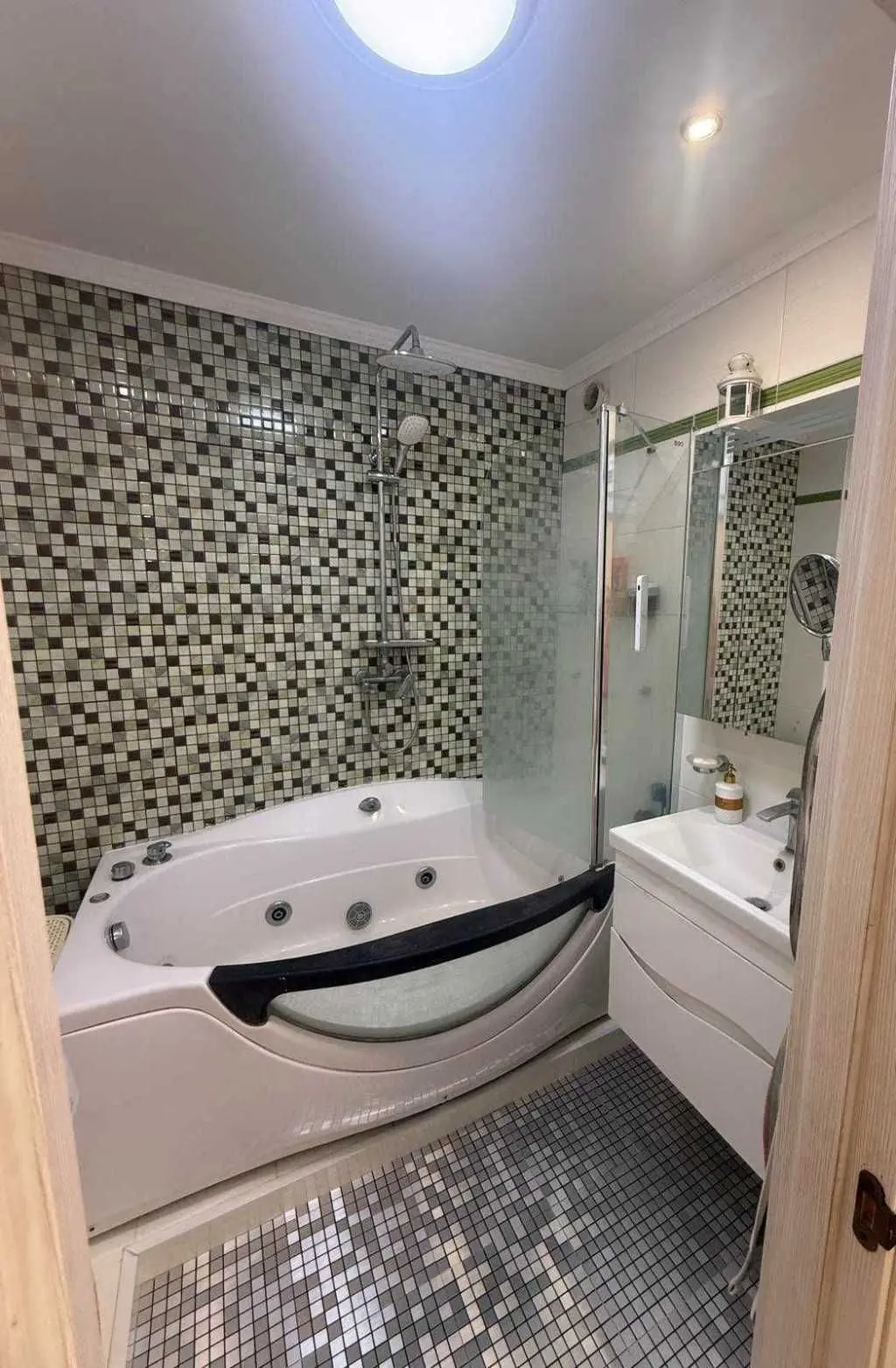 Фото Продаю 3-комнатную квартиру, 99 кв. м, Киев, цена: 120000 USD, код 8701