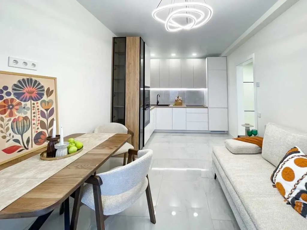 Фото Selling a 2-room apartment, 61 sq.m., Mykhaila Maksymovycha Street (Onufriia Trutenka Street)  Kyiv, price: 160000 USD, code 8705