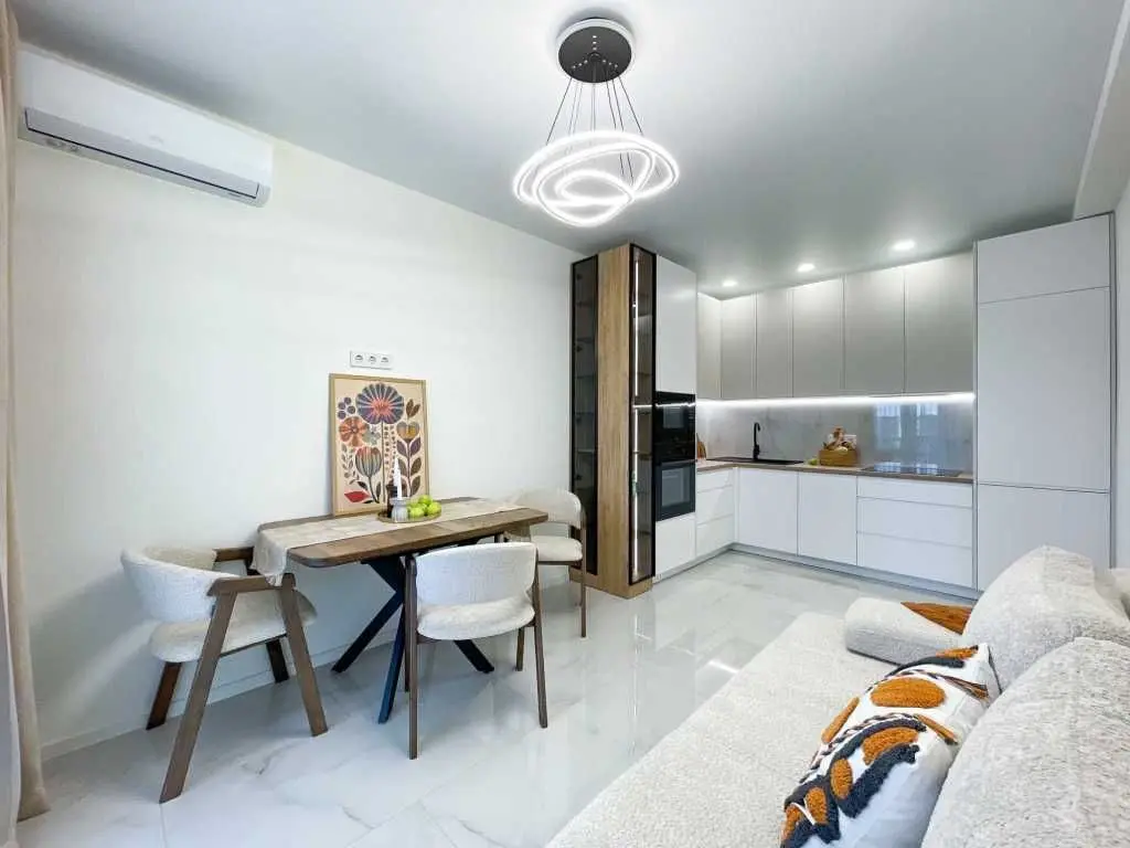Фото Selling a 2-room apartment, 61 sq.m., Mykhaila Maksymovycha Street (Onufriia Trutenka Street)  Kyiv, price: 160000 USD, code 8705