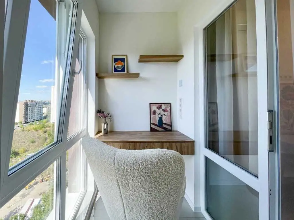 Фото Selling a 2-room apartment, 61 sq.m., Mykhaila Maksymovycha Street (Onufriia Trutenka Street)  Kyiv, price: 160000 USD, code 8705