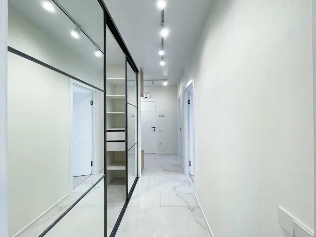 Фото Selling a 2-room apartment, 61 sq.m., Mykhaila Maksymovycha Street (Onufriia Trutenka Street)  Kyiv, price: 160000 USD, code 8705
