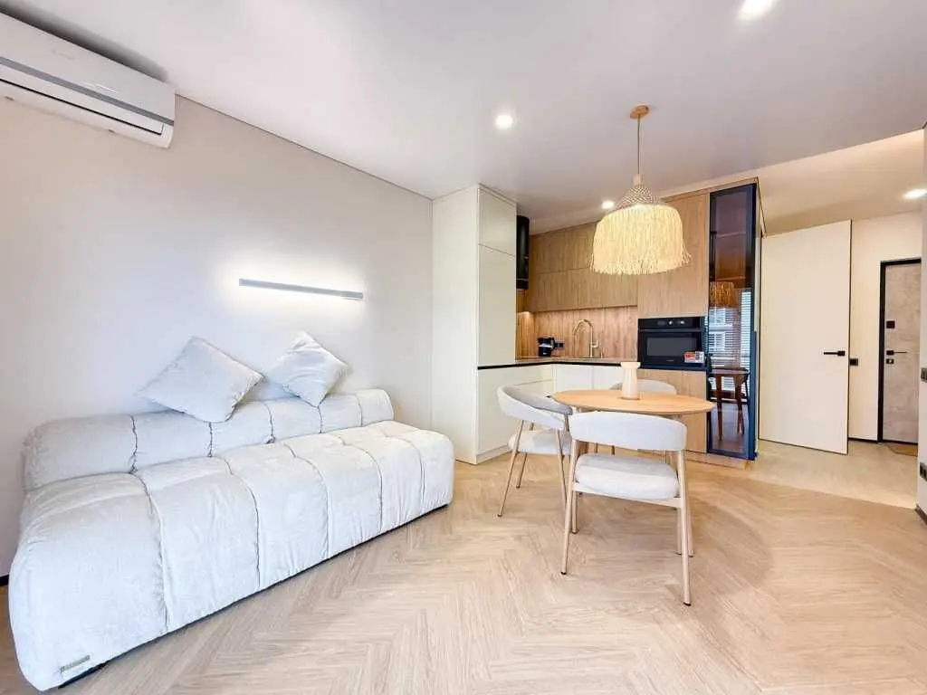 Фото Selling a 1-room apartment, 41 sq.m., Mykhaila Maksymovycha Street (Onufriia Trutenka Street)  Kyiv, price: 123000 USD, code 8706
